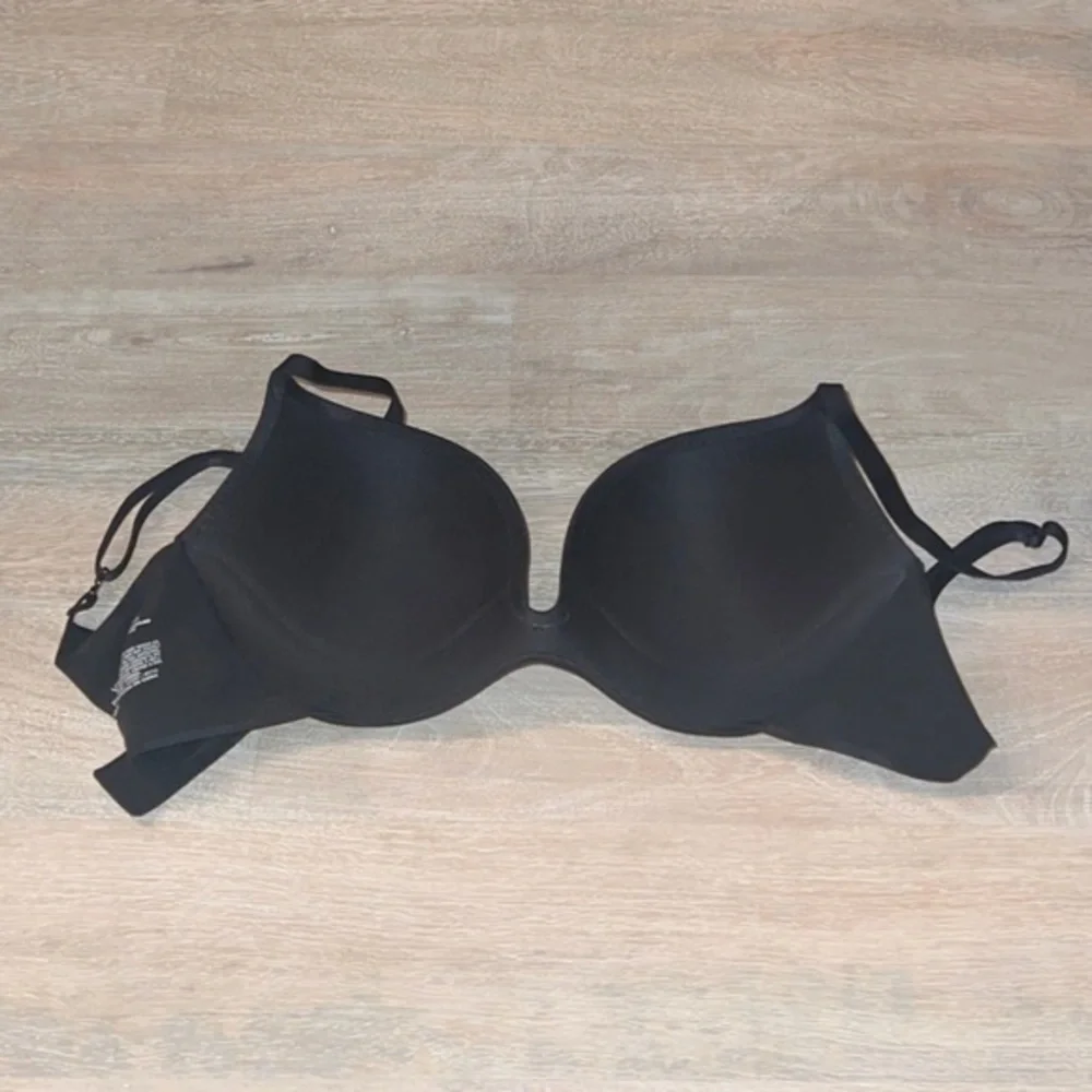 Victoria’s Secret Black Plunge Padded‎ Push Up Bra 32D